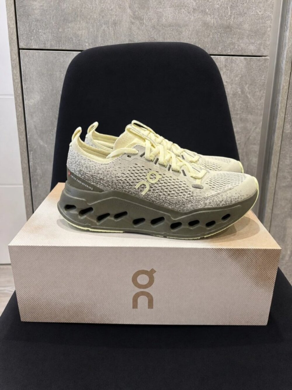 On Cloud Cloudsurfer Max Running Shoes Cream Green Women's US 5.5 - Picture 3 of 5